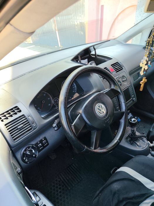Volkswagen Touran 2005 diesel, 1.294 € — imagine 2