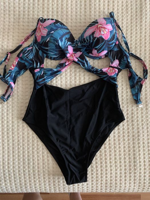 Нов цял бански.