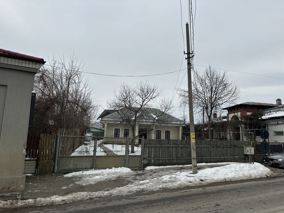 Vând casă zona centrală!