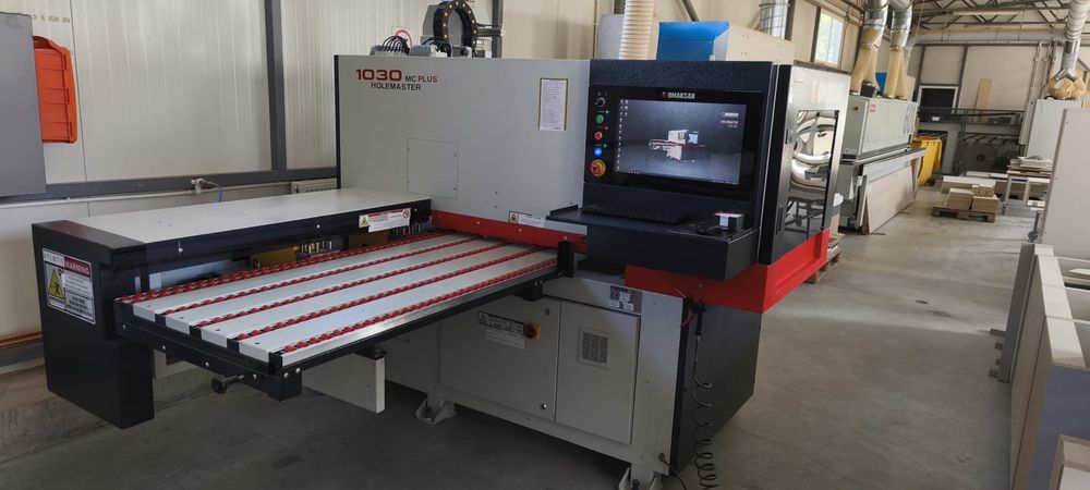 Vand masina CNC de gaurit si frezat OMAKSAN HOLEMASTER 1030 MC