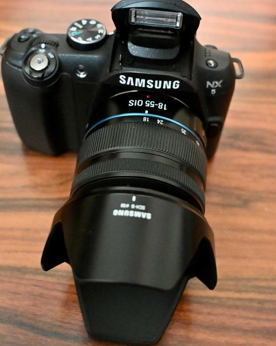 Camera foto Samsung NX5 mirrorless cu obiectiv Samsung NX 18-55 OIS 58