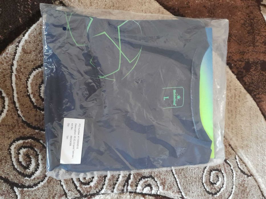 Kit Heineken: geanta + minge cu pompa + tricou