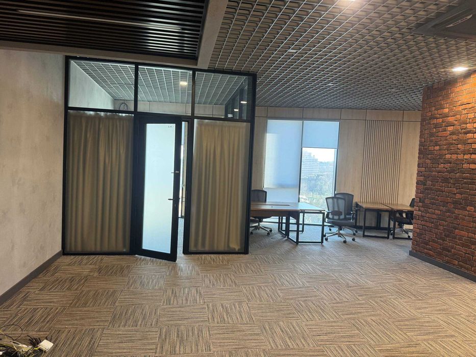 Сдается 4 офисы  по 4 100 кв.м в Бизнес центре Ng9134