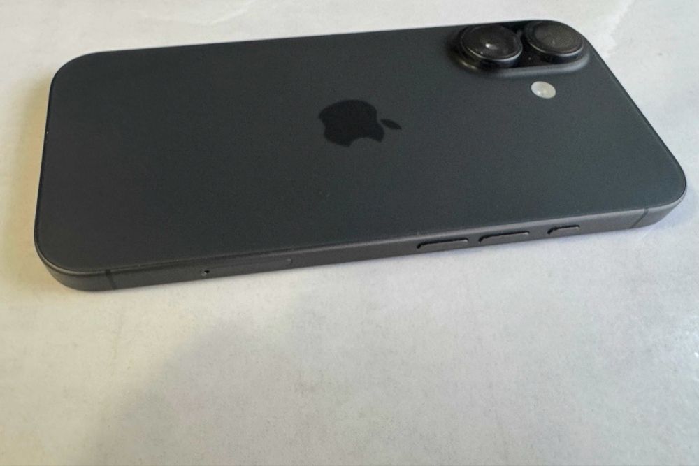 продавам iphone17 в много добро състояние