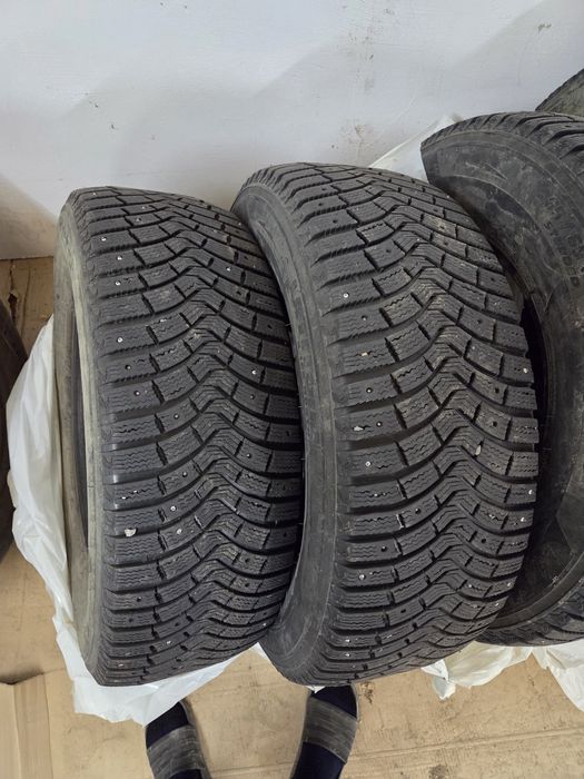 Шины зимние R17 комплект