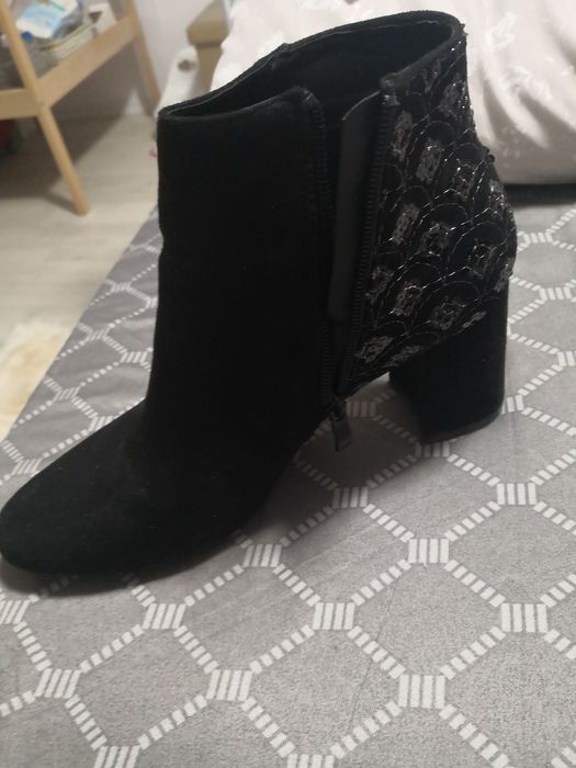 Vând ghete dama negre