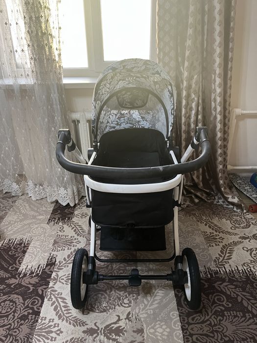Продам коляску лежать и сидеть