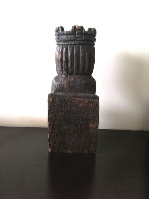 Дървени фигури на цар и царица. Ограничители за книги.