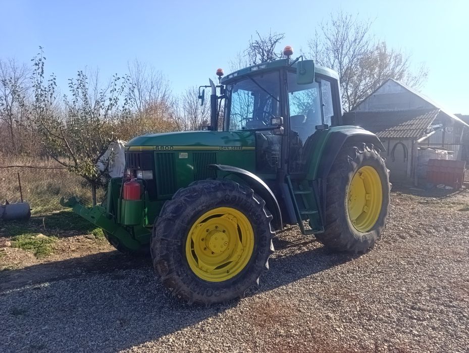 John  Deere 6800