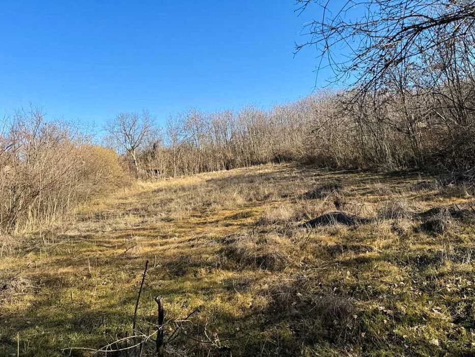 Продава парцел в развиващ се семеен район на Русе