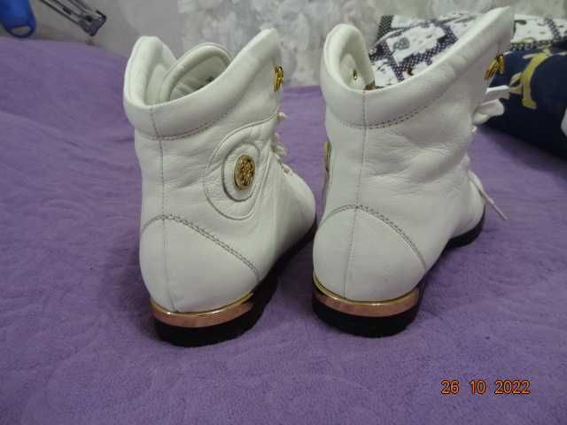 Кожаные демисезонные белые ботинки 38 р.