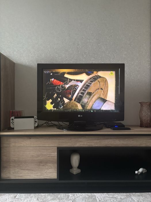 Телевизор LG в хорошем состоянии