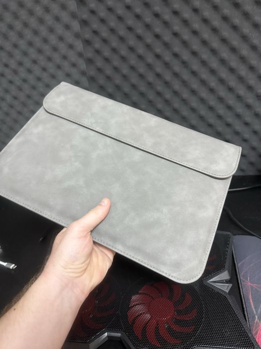 Продам macbook air m2. В хорошем состоянии.