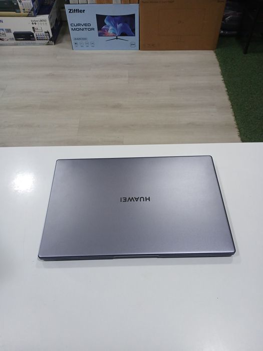 Noutbuk Huawei i5