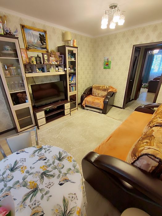 Продается 2-комн (7-78, 1 эт)