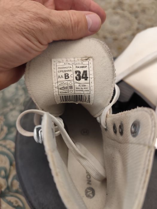 Коньки фигурные, размер 34.