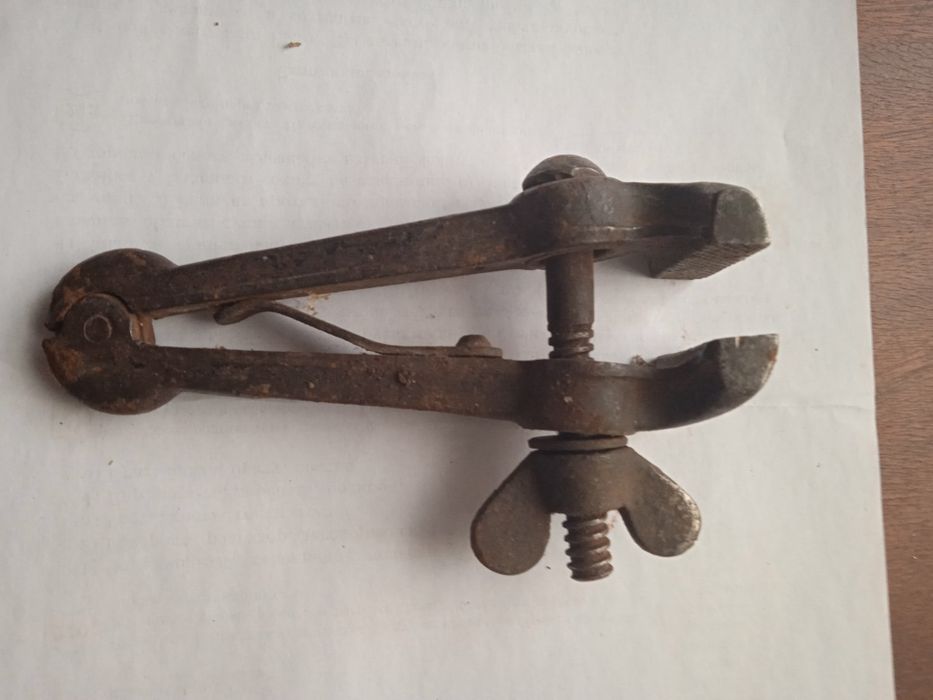 Пила - ножовка ,тисочки ручные