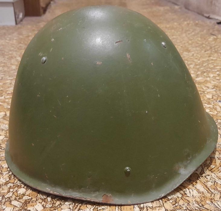 Советская каска и фляга