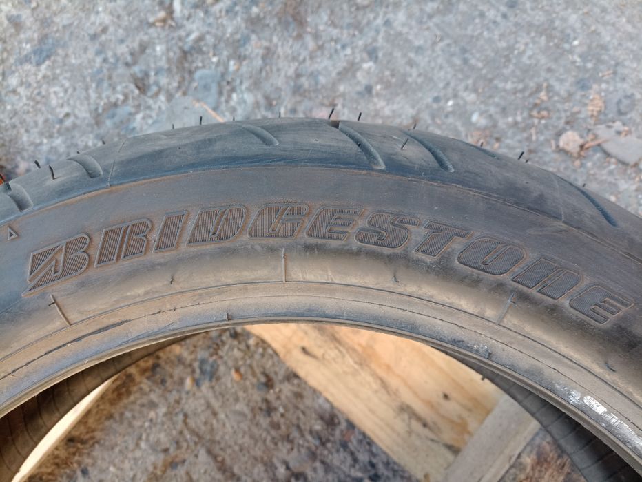 O anvelopa  Bridgestone 160/70 R17.