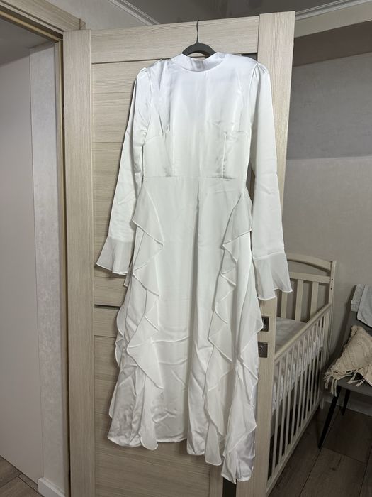 Продам белое платье