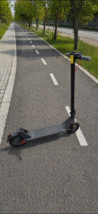 Trotineta electrica Xiaomi Electric Scooter 4 Lite, putere motor 300 W