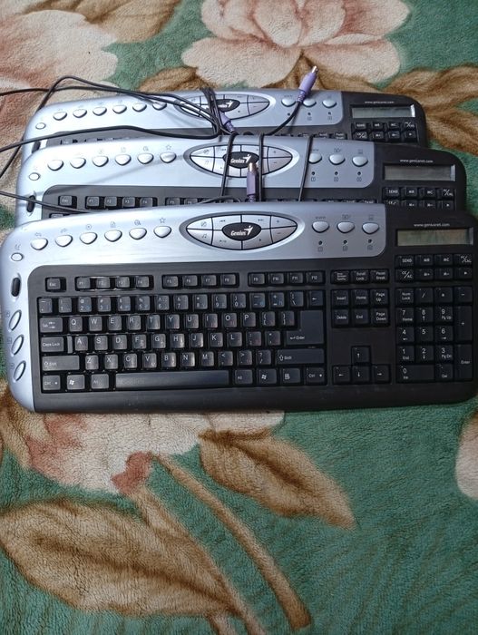 Продам клавиатуру Genius ps/2