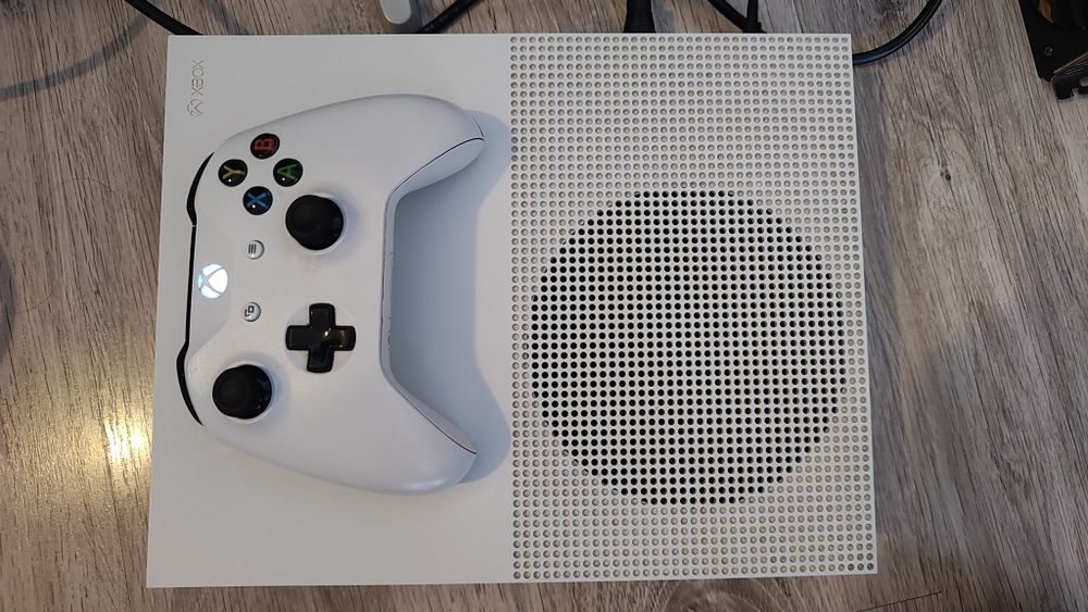 Xbox One S 4K 1TB cu disk, 1 controller, joc SW BF2