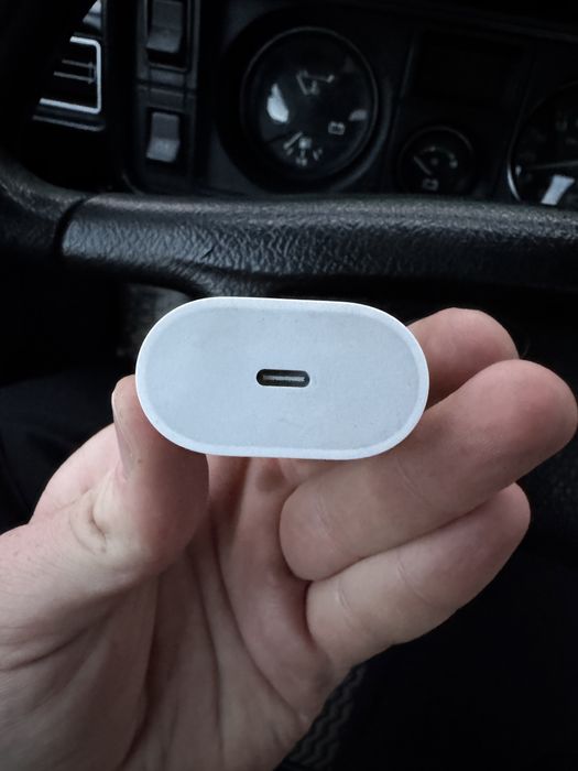 Продам блок питания оригинал на Iphone