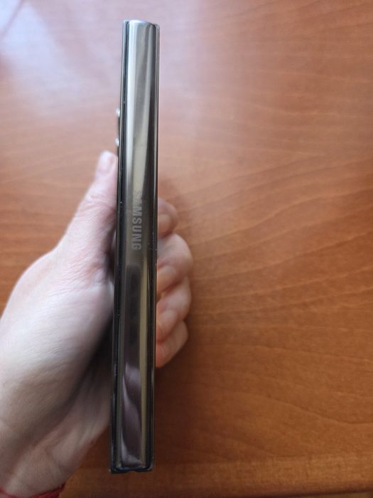 Samsung Galaxy Z Fold5 с кутия
