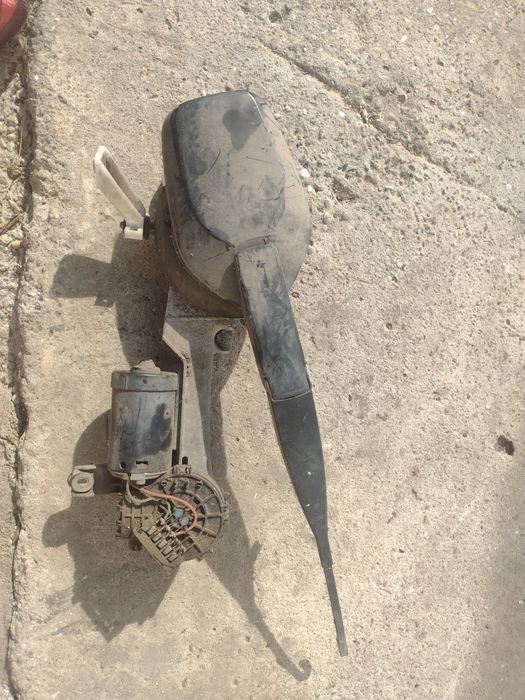 Продавам механизъм за чистачки с моторче за mercedes w210