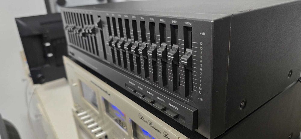 Egalizator 10 benzi Universul,mufe DIN