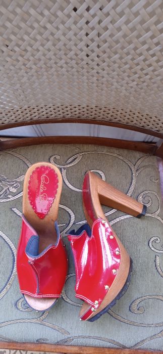 Оригинальные кожаные сабо Pera Carlo.