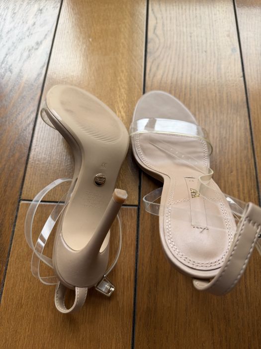 Елегантни сандали Zara