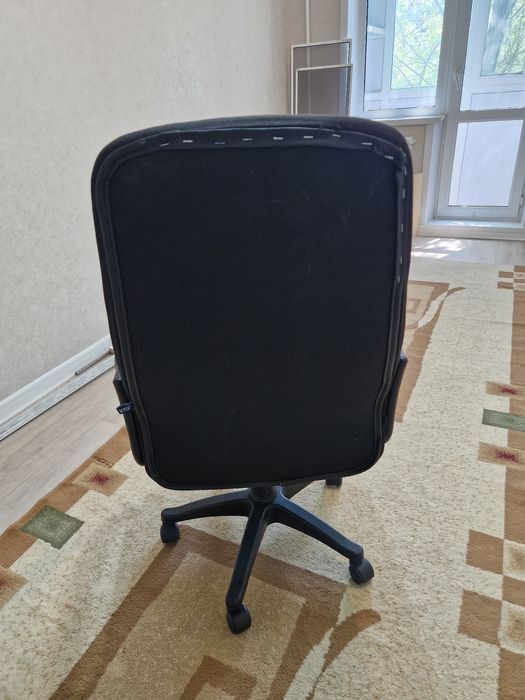 Продам офисное кресло.