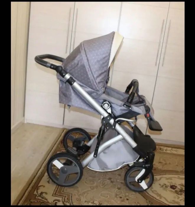 Детская прогулочная коляска