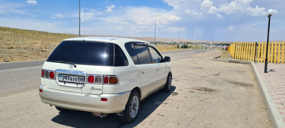 Продаю Toyota ipsum.