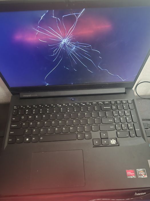 Lenovo IdeaPad Gaming 3 15ACH6 + Mouse +

Tastatură - Display spart - Pentru piese/ reparaţie