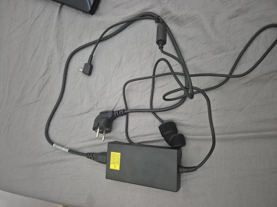 Vând leptop gaming acer Nitro v 15 URGENT