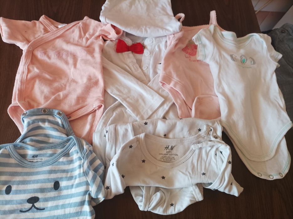 Body și pantaloni pentru copiii