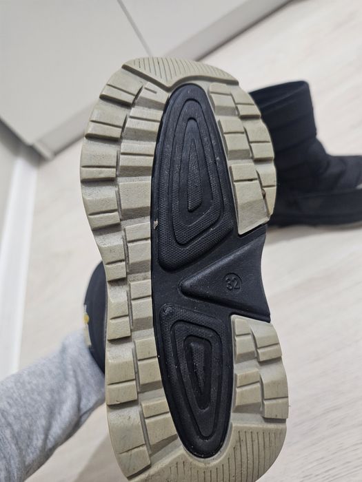 Продам зимние ботиночки мальчик