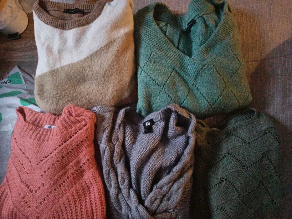 Дамски пуловери по 12лв различни модели