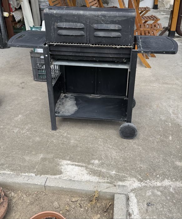 Барбекю на газ , ползвано няколко пъти.