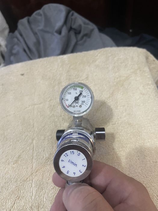 Regulator, dozator, presiune oxigen , aer , 300 bari