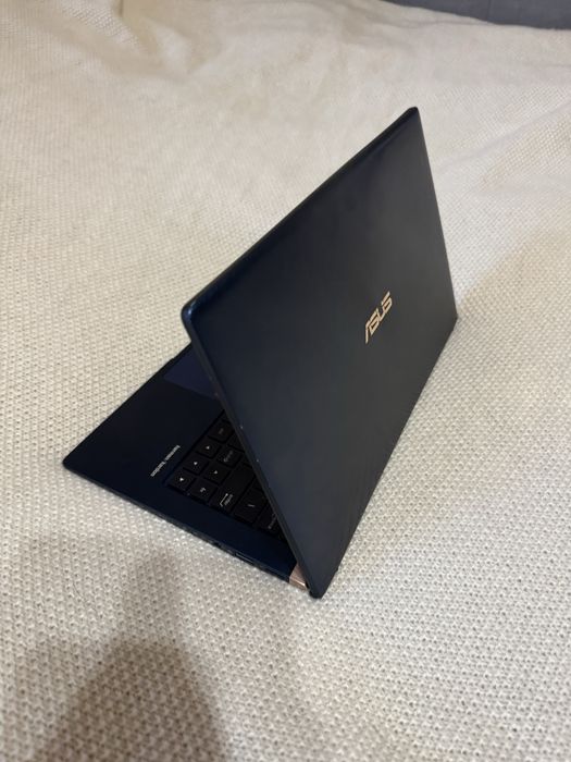 ASUS Zenbook UX333FN Cel mai mic laptop de 13 inch din lume