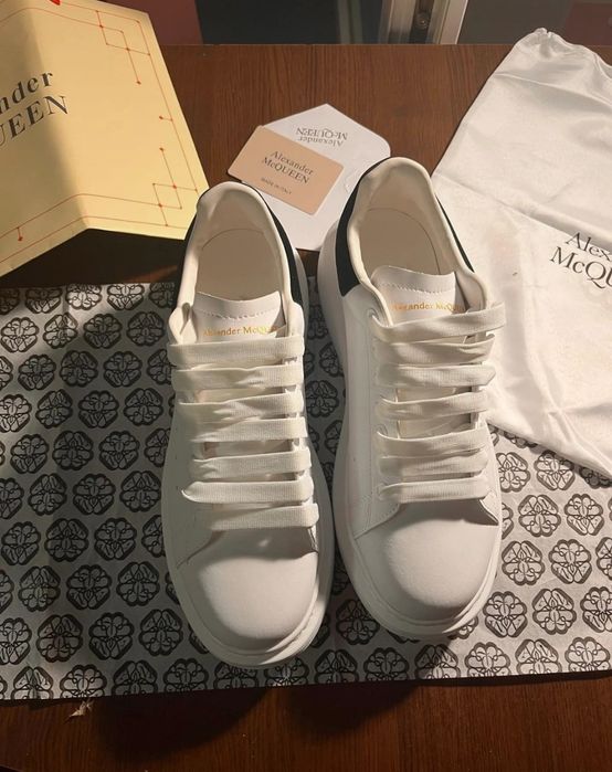 Alexander McQueen la DOAR 249 LEI