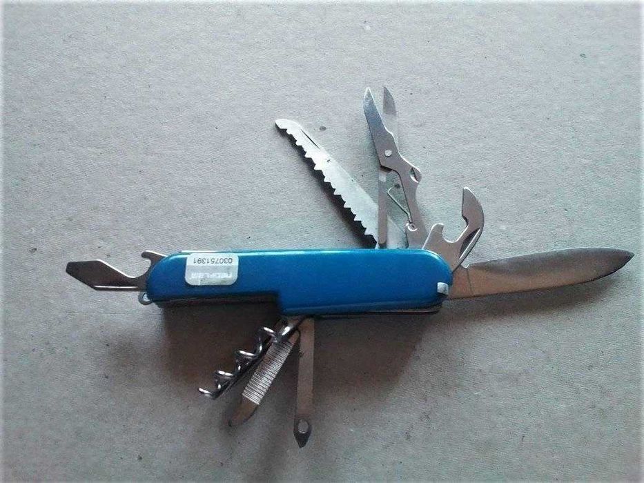 Briceag multifuncțional, păstrat foarte bine