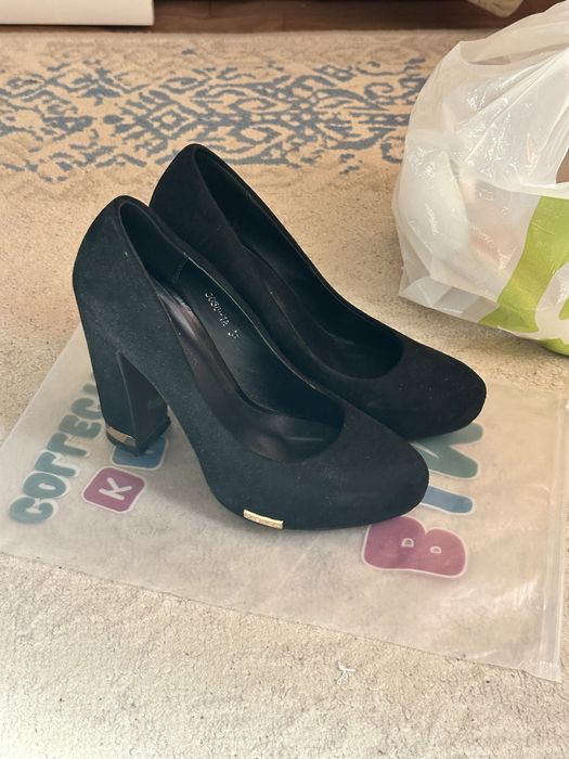 Продам белый туфли
