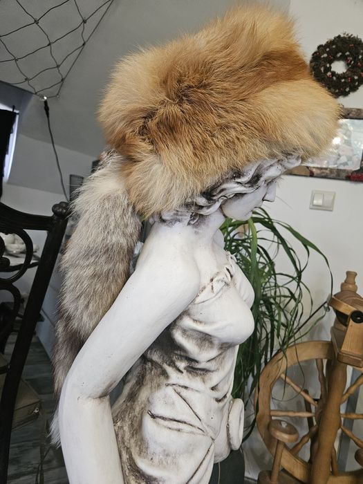 Продавам шапка,от лисица