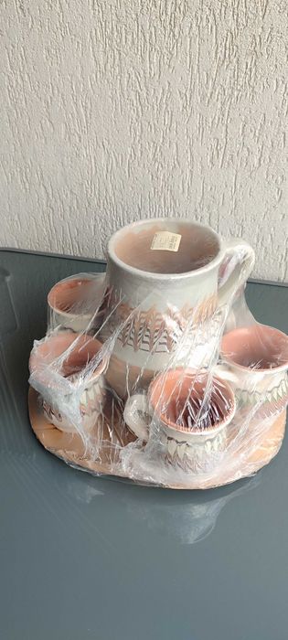 Carafa 1 litru si 6 cani ceramice pentru vin
