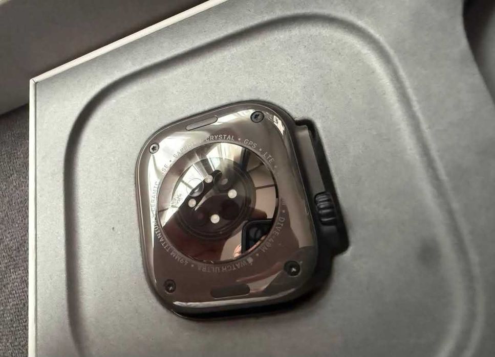 Apple Watch Ultra 2 49mm black titan